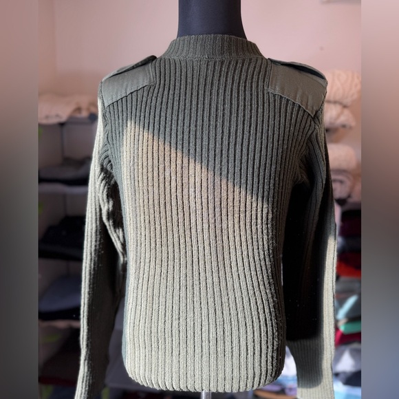 Army Green “Wooly Pully” Defense Logisticstics Wool Sweater W/Epaulettes 38 Med. - Picture 7 of 10